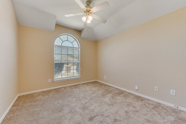 Building Photo - Attractive Duplex Unit in North Fort Worth