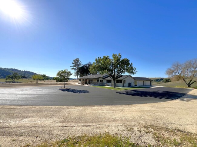 Building Photo - 8850 Rocky Canyon Rd