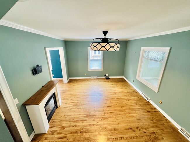 Building Photo - Charming 3-Bedroom Oasis with Elegant Touches & Finished Basement on Washburn Ave!