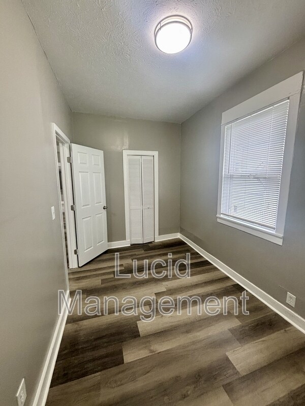 Building Photo - 3754 Kahlert Ave