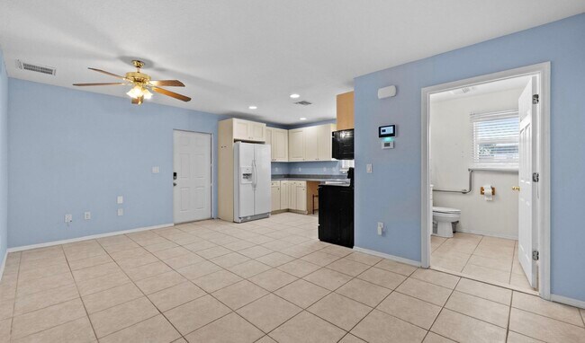 Building Photo - 141 NE Naranja Ave
