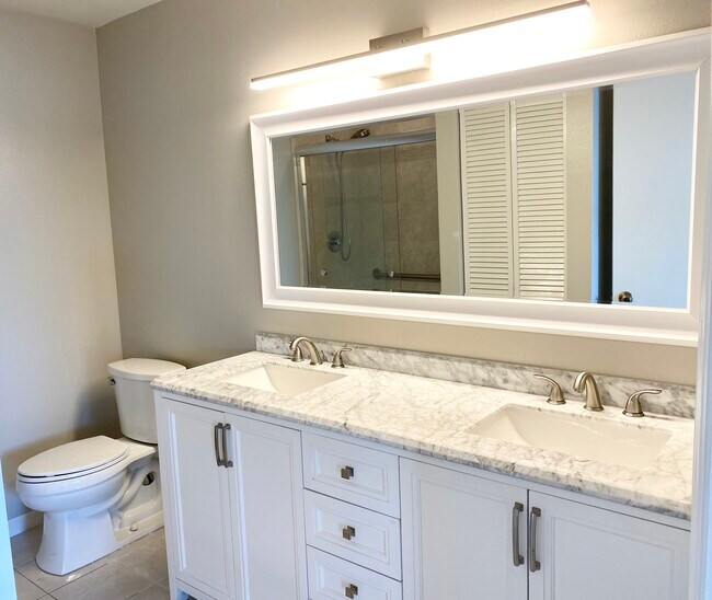 Building Photo - 7760 Emerald Cir