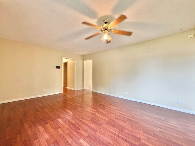 Building Photo - 634 Inver Ln