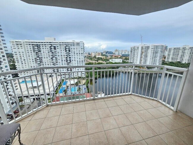 Building Photo - 18081 Biscayne Blvd