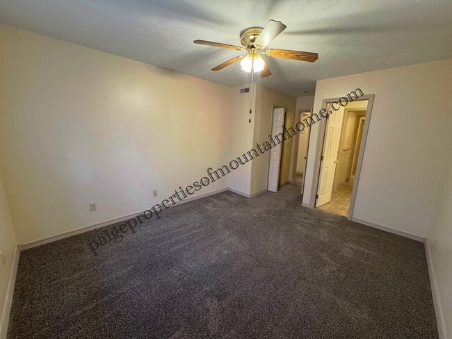 Building Photo - 1218/1220 Ridgecrest