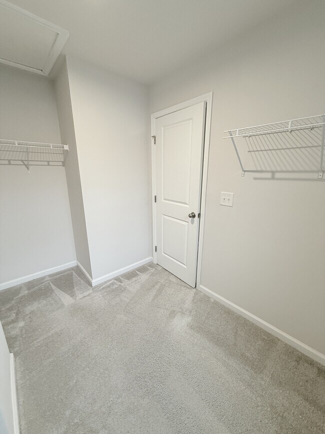 Building Photo - 400 el Camino Dr