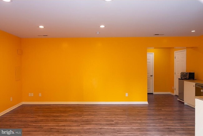Building Photo - 1611 Avenue B