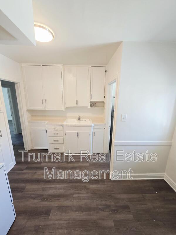 Primary Photo - 1457 E Wilson Ave