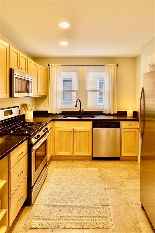 Building Photo - 58 Saxton St