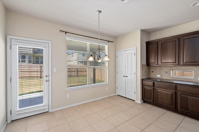 Building Photo - 119 Buescher Cove