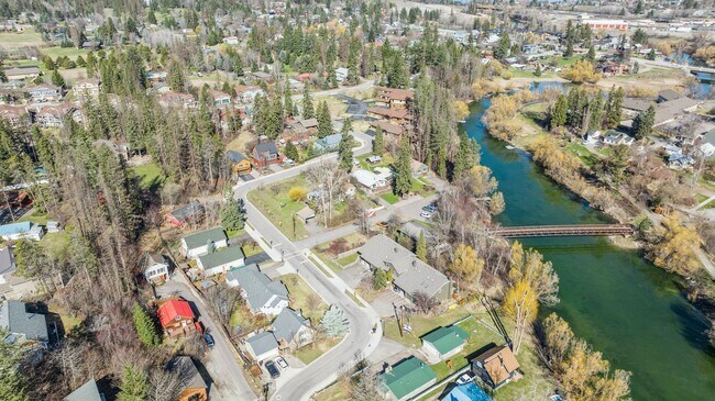 Building Photo - Cute Whitefish Home close to the Footbridge