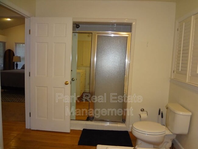 Building Photo - 806 Woodland Ave