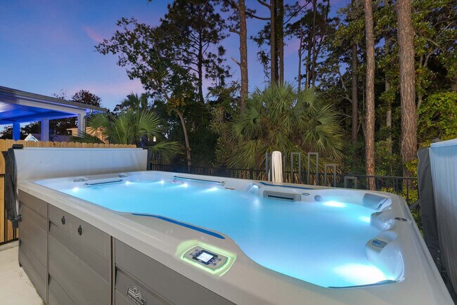 Building Photo - 223 E Lakeshore Dr