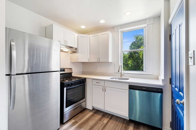 Building Photo - 4 Bed 1 Bath Single Family Home