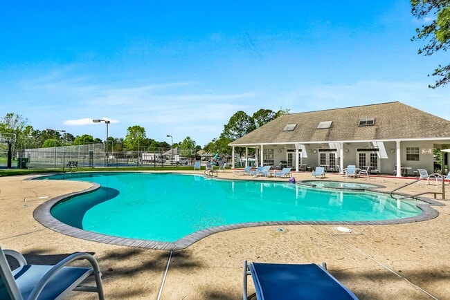 Building Photo - Gorgeous 3 Bed/ 2 Bath Single- Family Home