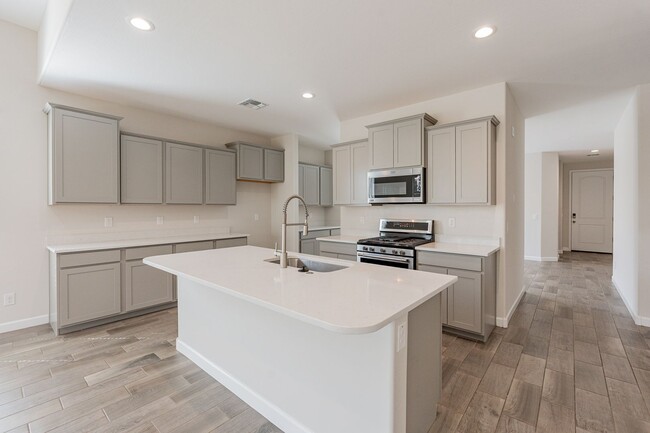Building Photo - Beautiful and Spacious Single-Level Family...