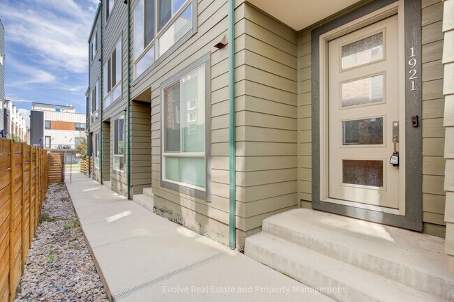 Building Photo - Evolve Real Estate: Gorgeous Townhome Near Sloan's Lake AVAILABLE JUNE 1ST!