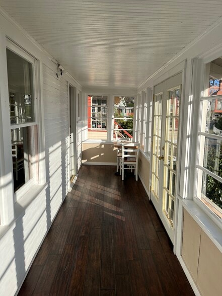 Sun Porch - 657 Florence Ave
