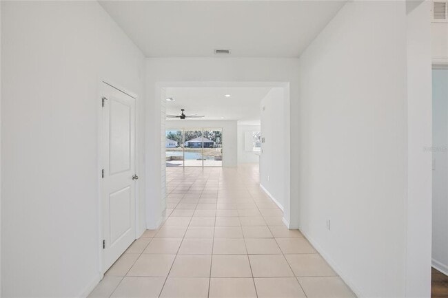 Building Photo - 10747 Laxer Cay Loop