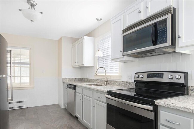 Building Photo - 286 Westcott Rd