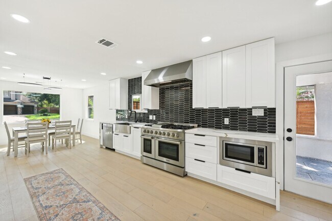 Building Photo - 3729 Rio Vista St