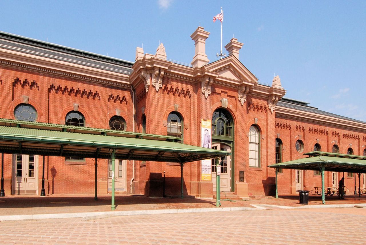 Building Photo - 1110 3rd St NE