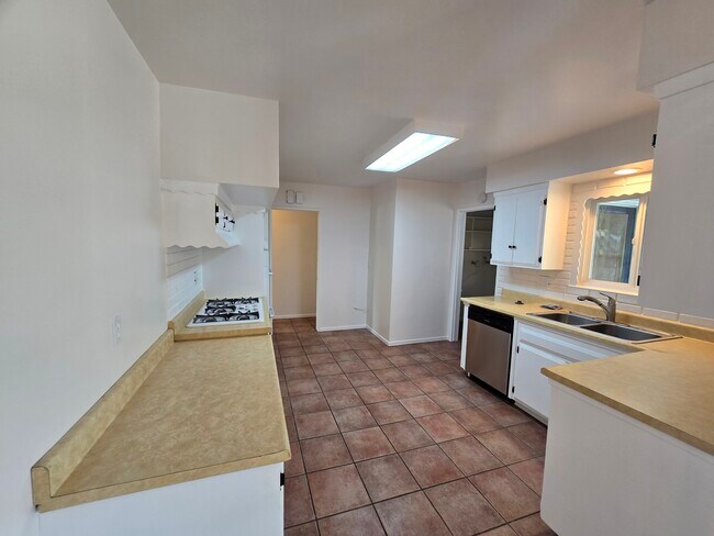 Building Photo - 449 Thumbelina Dr