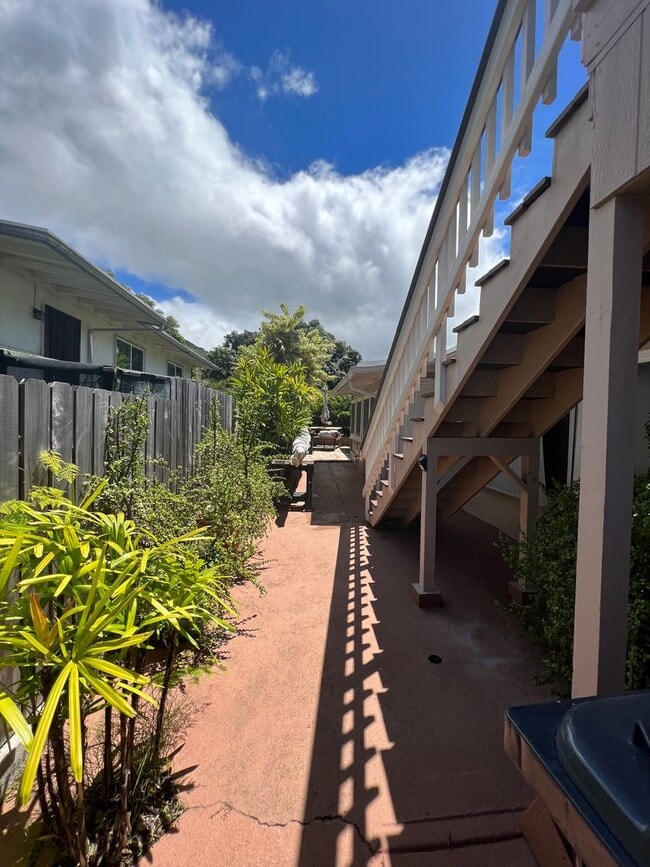 Building Photo - Newly renovated 1 bedroom, 1 bath, 1 parki...
