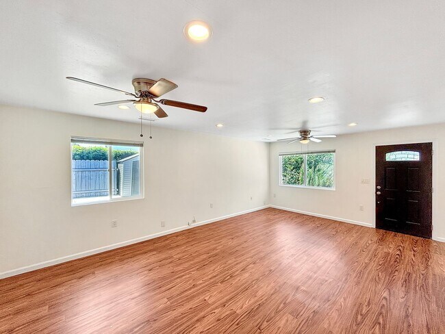 Building Photo - Beautiful 4BD/3BA House in Clairemont W/ A...