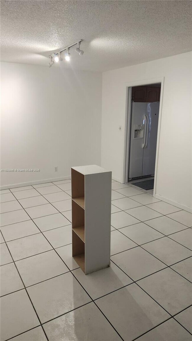 Building Photo - 200 NE 12th Ave