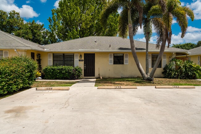 Primary Photo - 1253 White Pine Dr