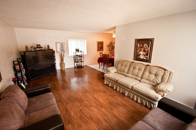 Building Photo - Cazador Court Apartments