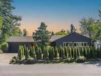 Building Photo - Stunning Mid-Century Home with Spectacular Southerly Views in Sought-After Terwilliger Heights!