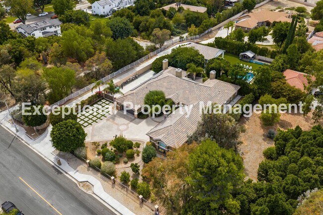 Building Photo - Amazing Executive Estate!