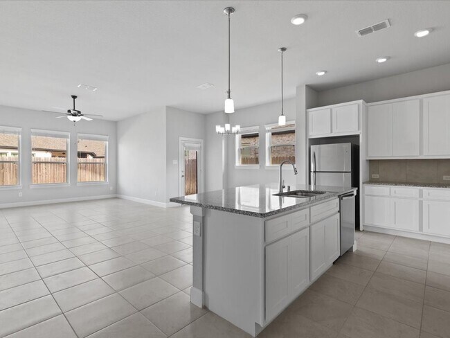 Building Photo - 222 Amaranth Wy