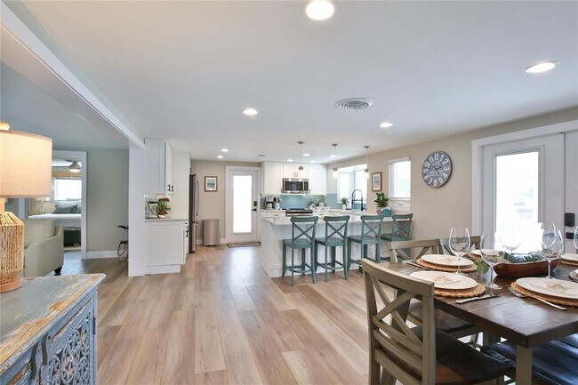 Building Photo - 211 Island Cir