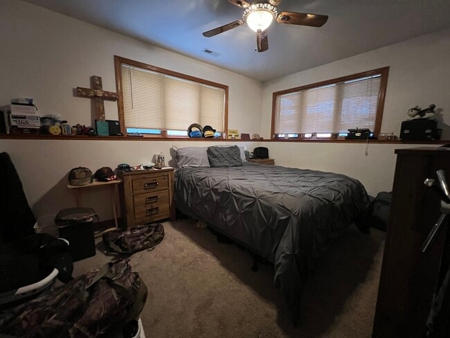 Building Photo - 509 E Lake Ave