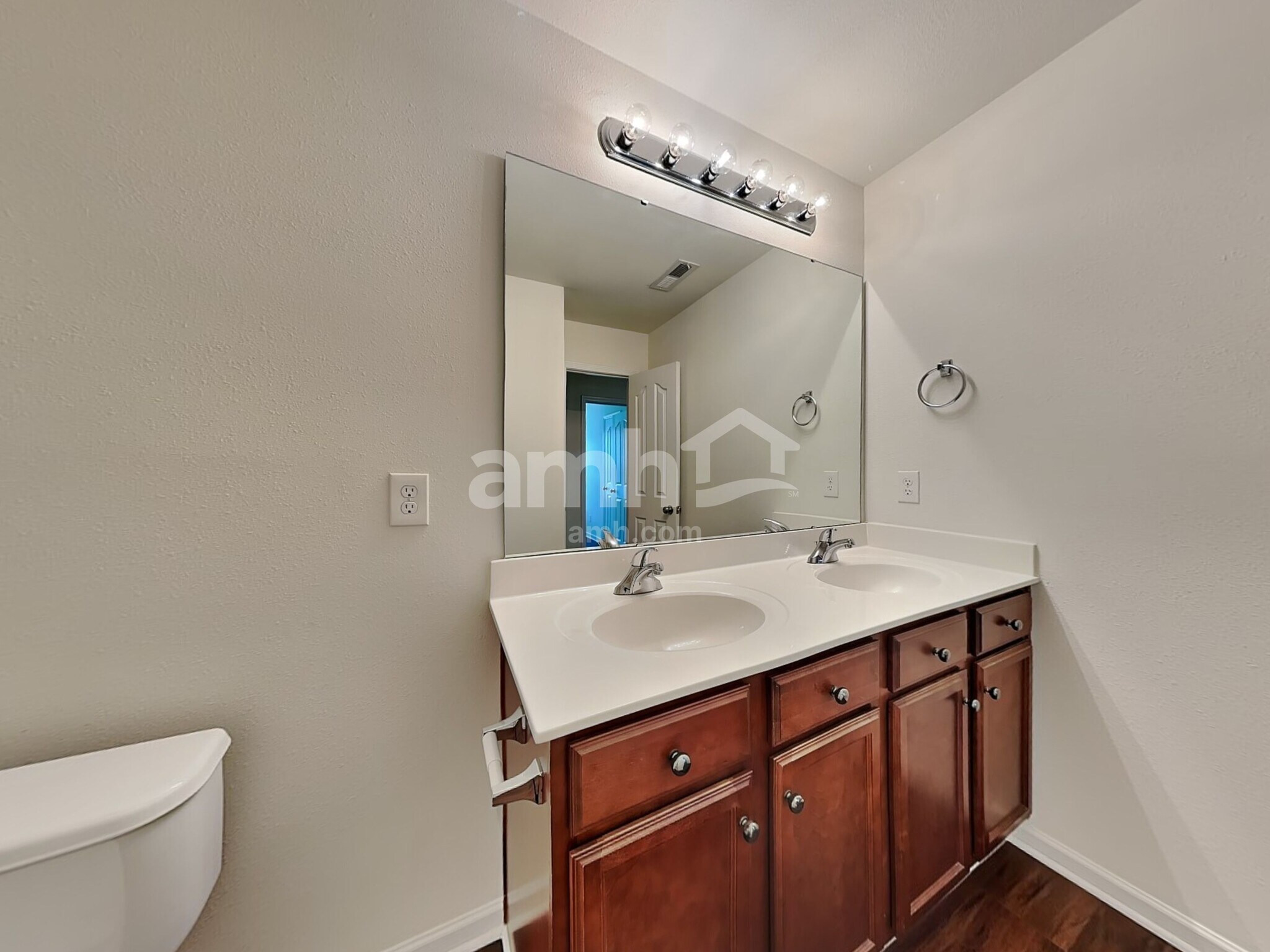 Building Photo - 4875 Old Towne Village Cir