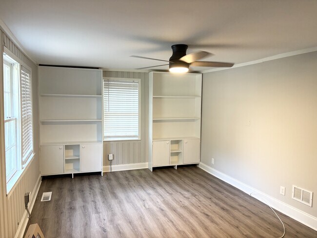 Building Photo - 5715 Harding Dr