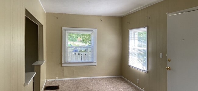 Building Photo - 2 BR/1.5 Bath Single Family Home In Goshen!