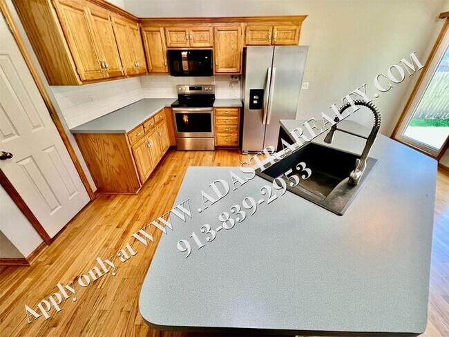 Building Photo - Updated 4 Bed 2.5 Bath in Olathe-Available...