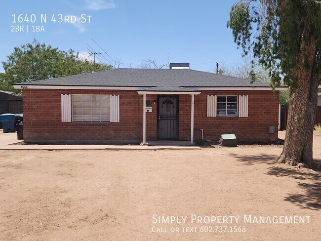 Primary Photo - Nice 1950's 2-bedroom house with a huge ba...