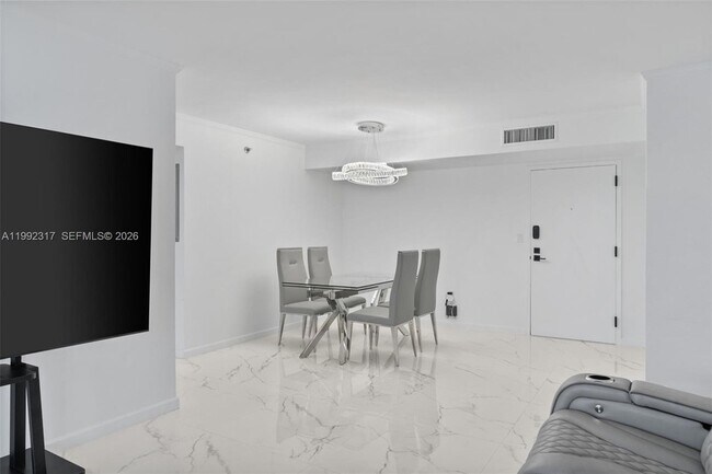 Building Photo - 210 174th St