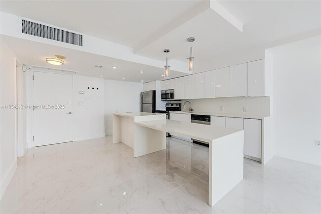 Building Photo - 5701 Collins Ave