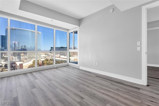 Building Photo - 4525 Dean Martin Dr