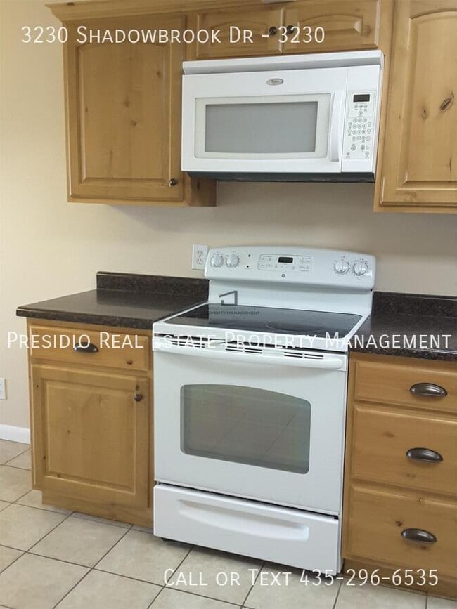 Building Photo - 3230 N Shadowbrook Dr