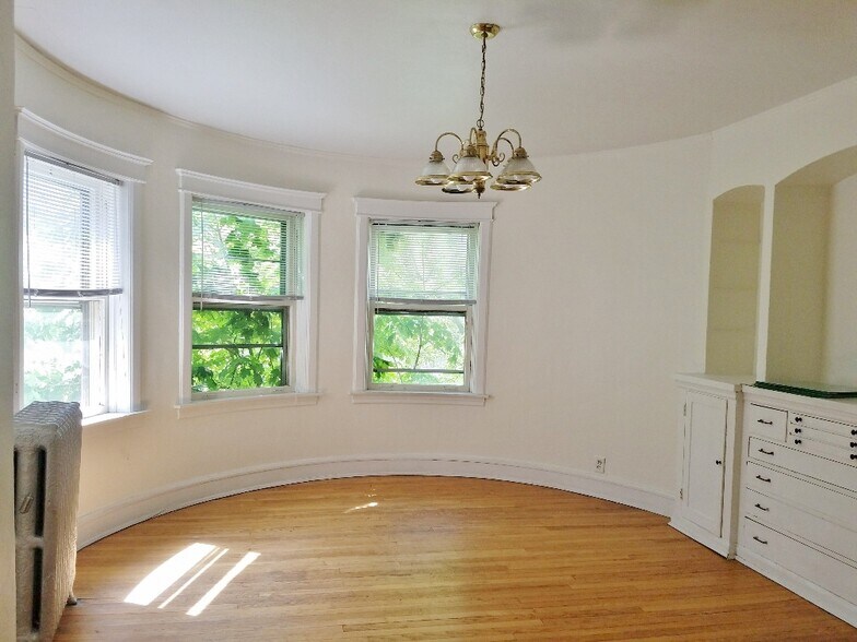 Building Photo - 2504 N Stowell Ave