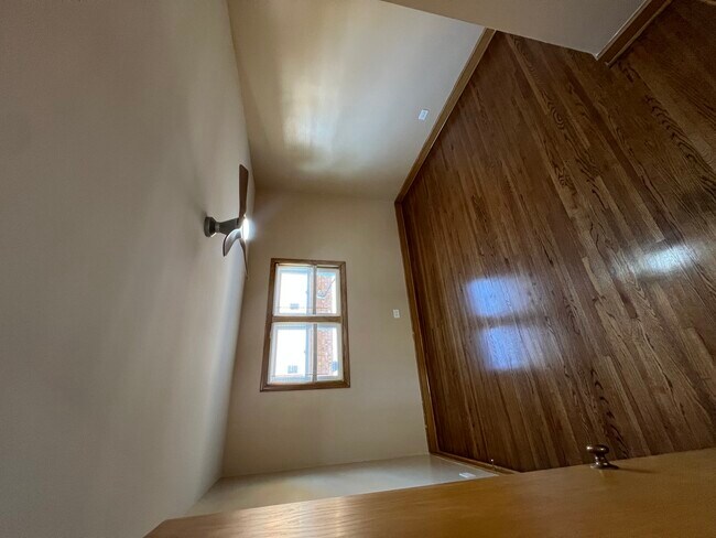 Building Photo - 4148 W 87th St