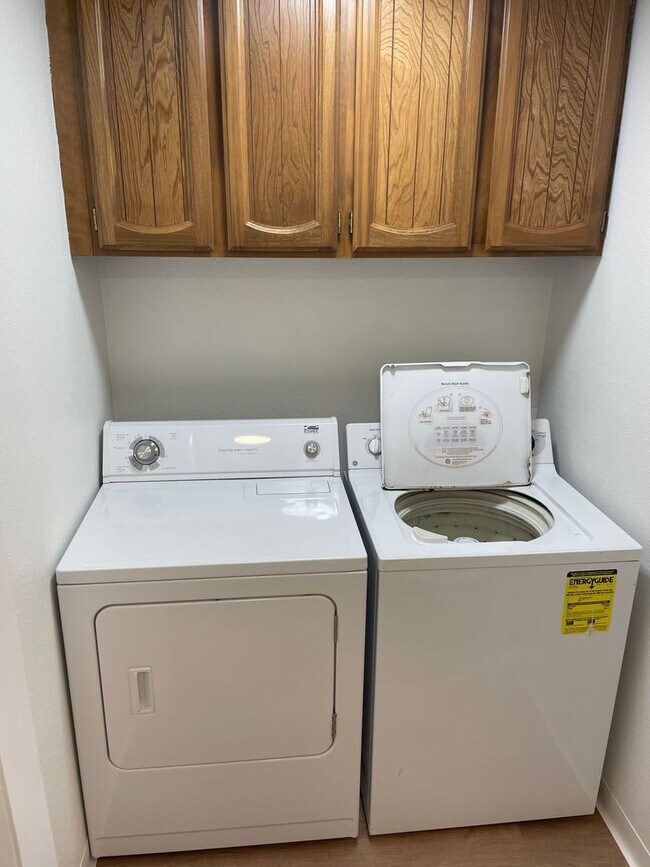 Building Photo - Amity