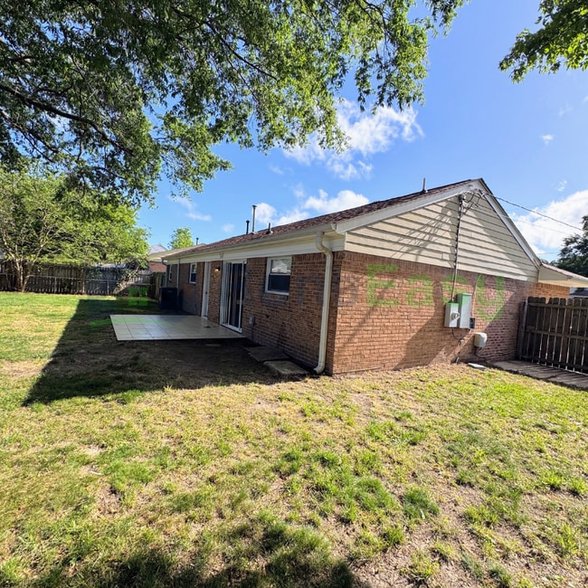 Building Photo - 949 Redwood Cir